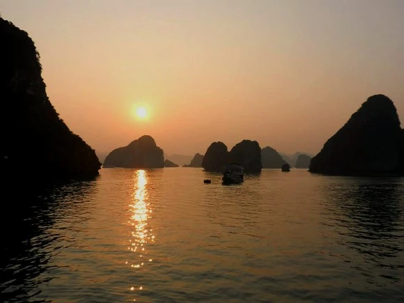 halong bay sunset