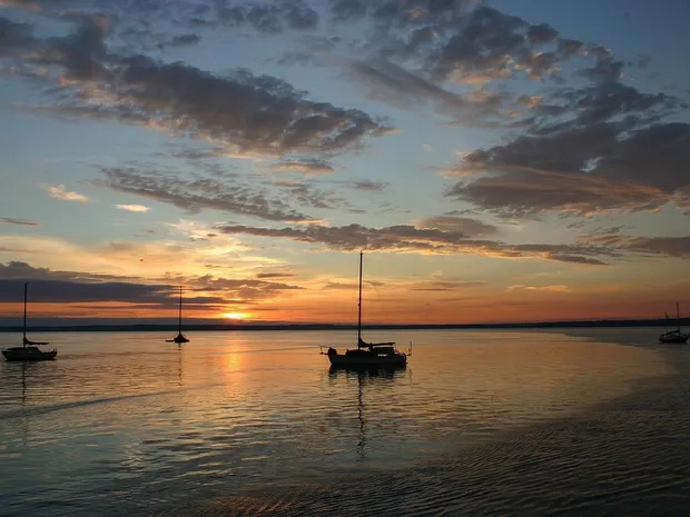 halong-bay-sunset-1
